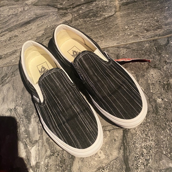 VANS - Picture 2 of 4